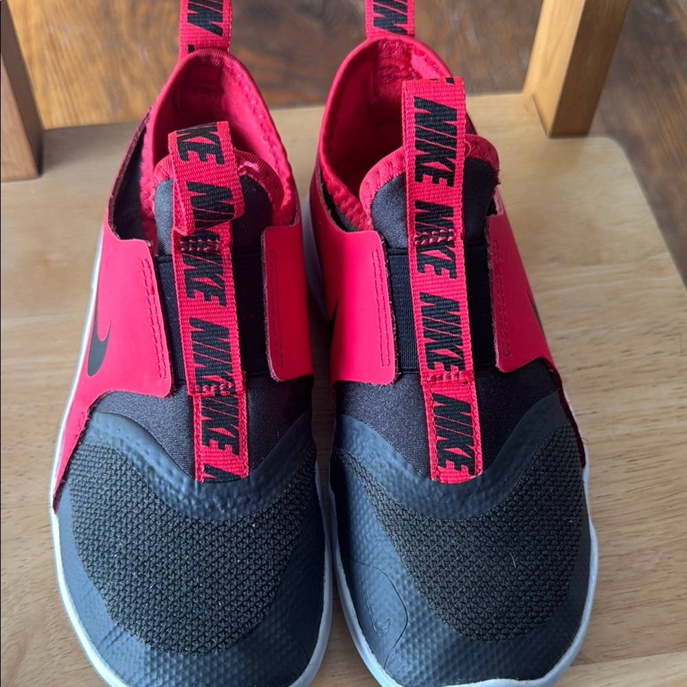 Boy’s Nike Flexrunner sneakers